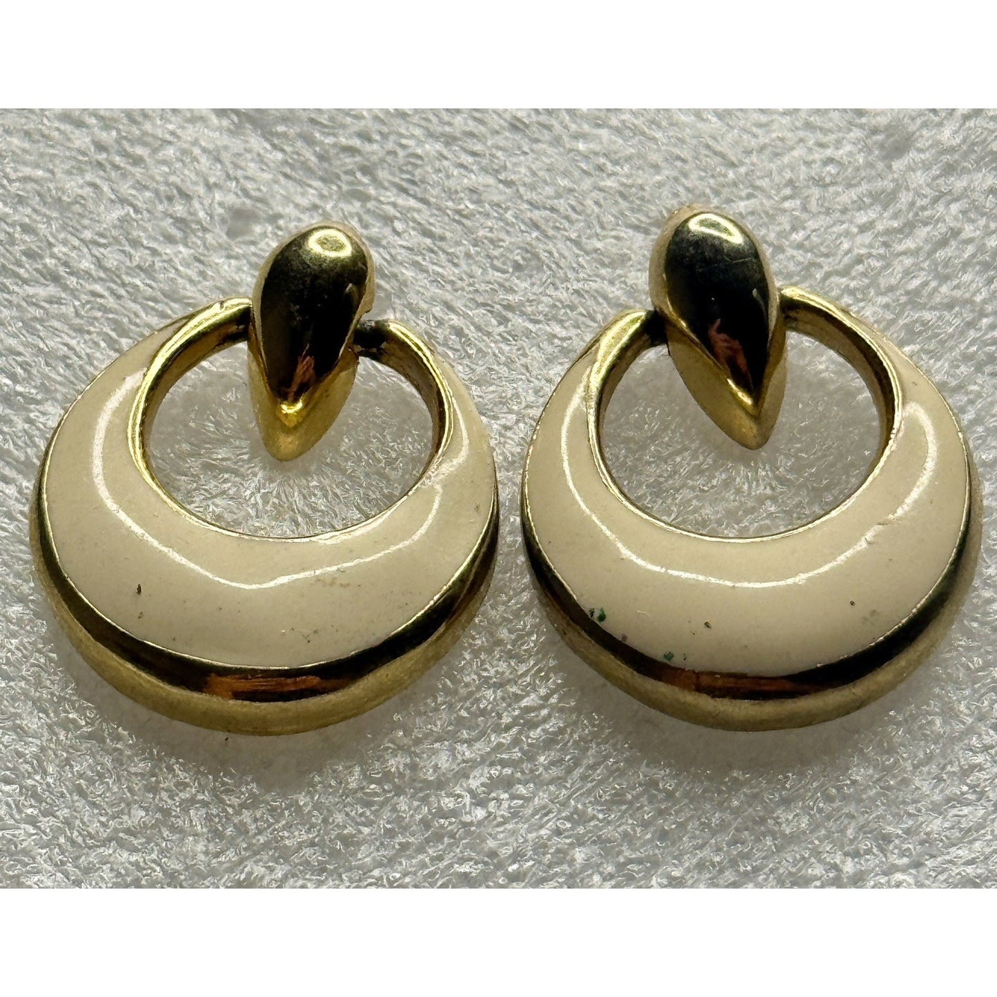 Vintage Gold Tone Cream Enamel Door Knocker Post Pierced Earrings 1” 80s - 90s
