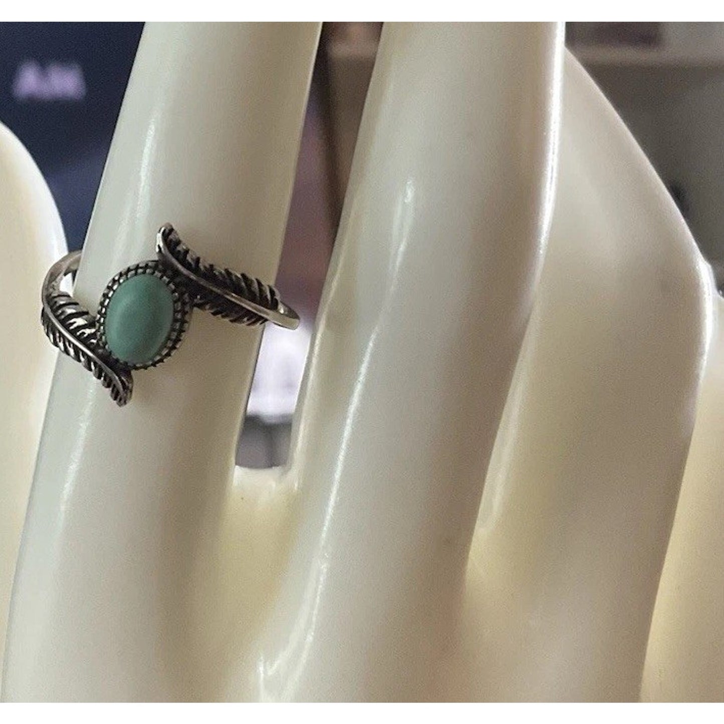 Vintage Turquoise Ring Sterling Silver Feathers & Turquoise Size 8.5 Southwester