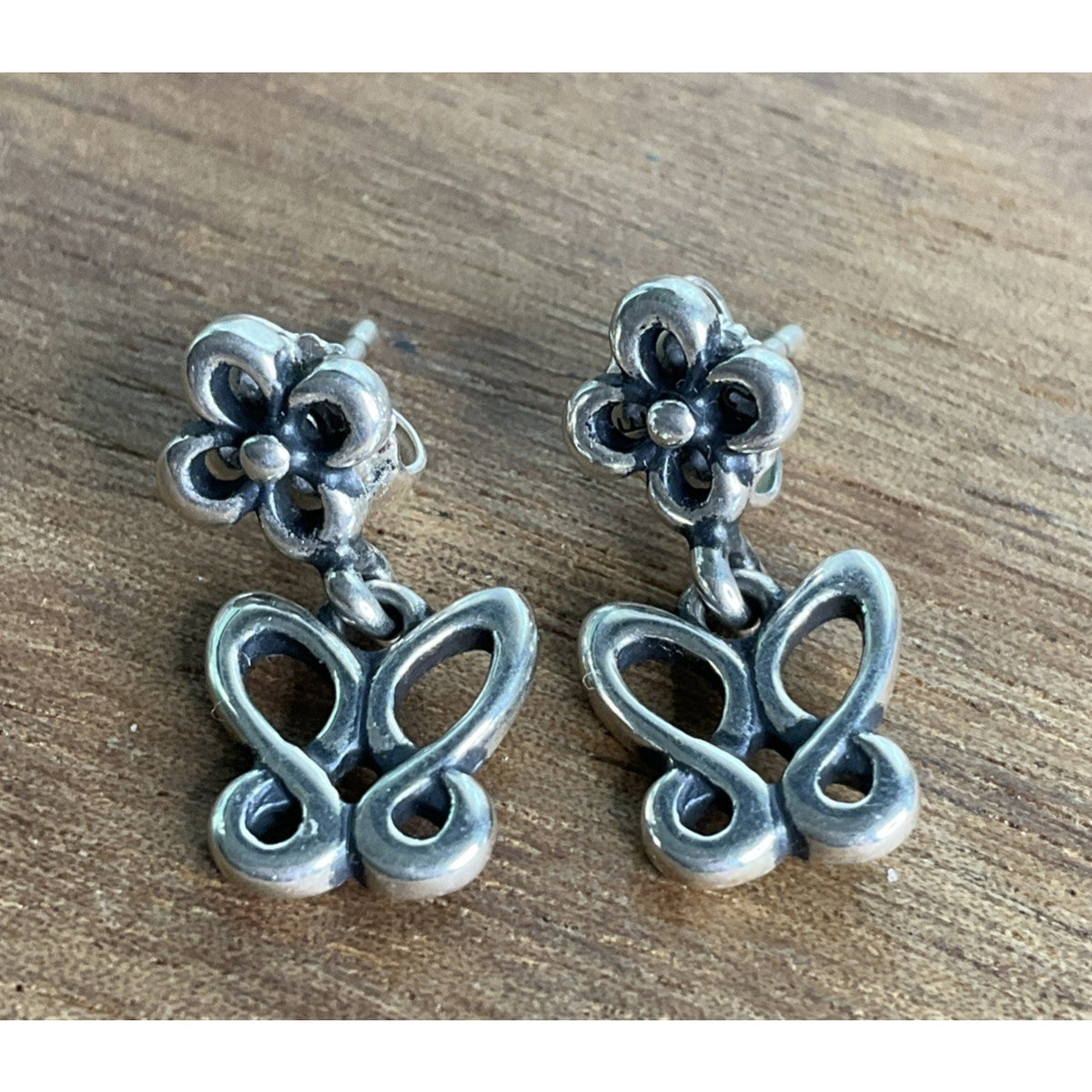 Brand New Retired James Avery Sterling Silver Butterfly And Flower Earrings