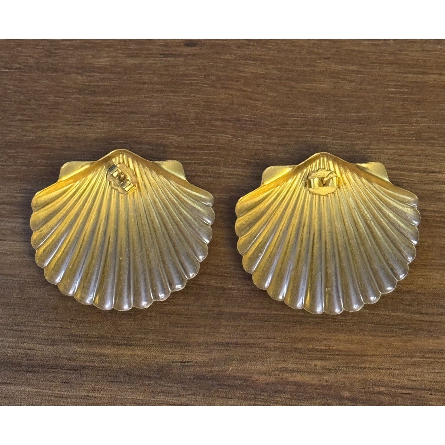 Vintage Gold Shell Earrings Light Weight Scallop Seashell Nautical Gold Tone