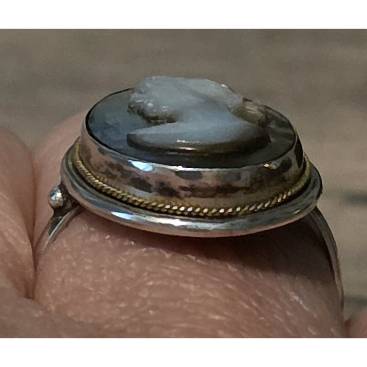 Vintage 800 Silver Cameo Mother Of Pearl Two Tone Twisted Ring Sz 6.75