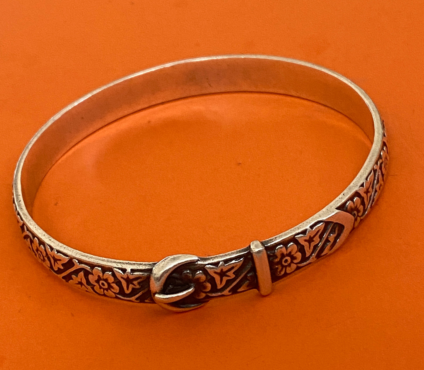 Preowned James Avery Retired Hard to Find Silver Floral Belt Buckle Bangle Bracelet Sz M