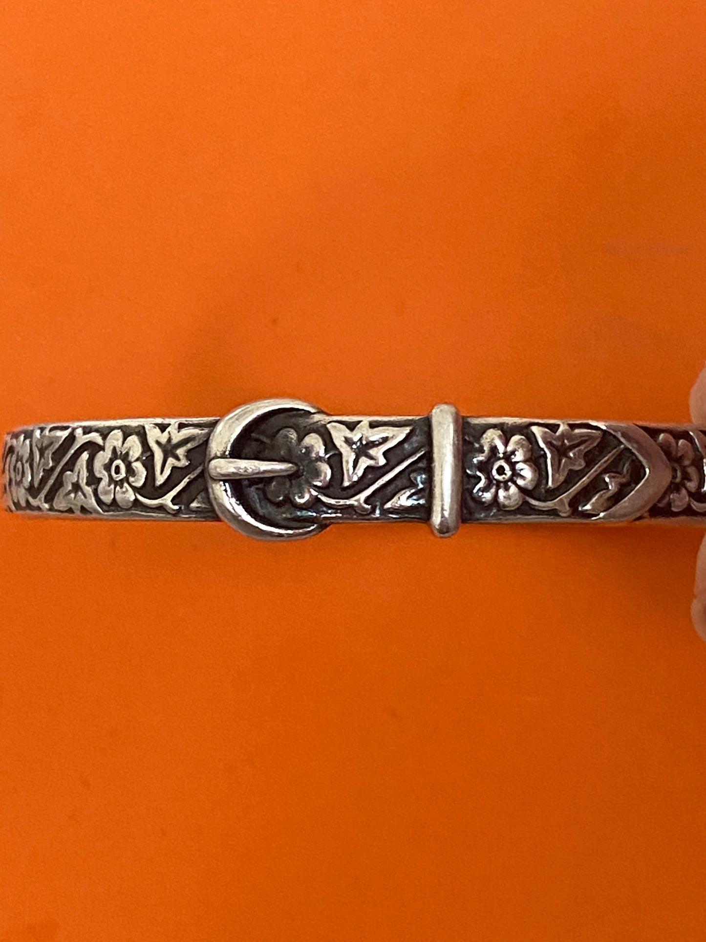 Preowned James Avery Retired Hard to Find Silver Floral Belt Buckle Bangle Bracelet Sz M