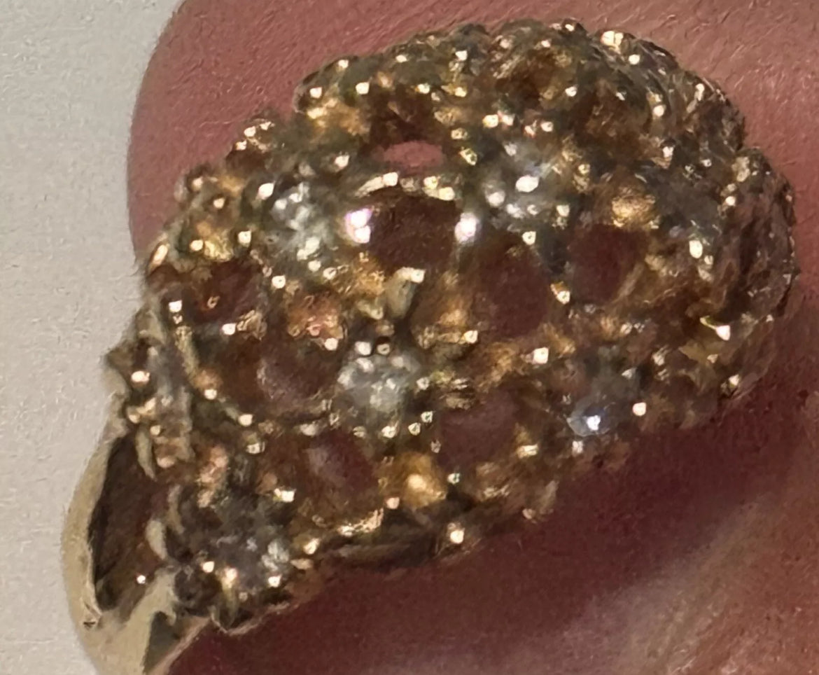 Preowned James Avery Retired RARE 14k Gold Small Daisy Diamond Ring Size 7.5 (.33 tcw)