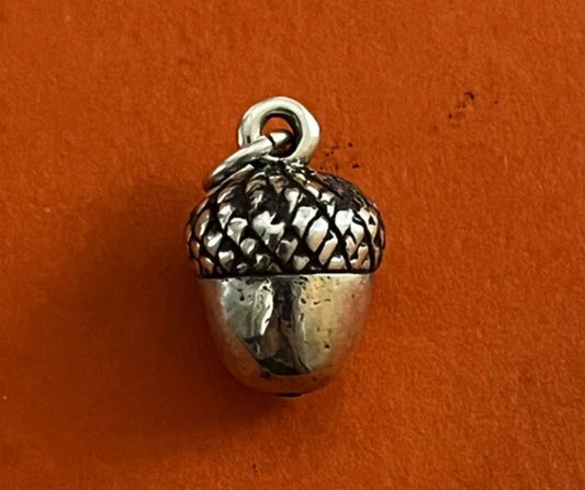 Preowned Retired James Avery Sterling Silver Acorn Charm
