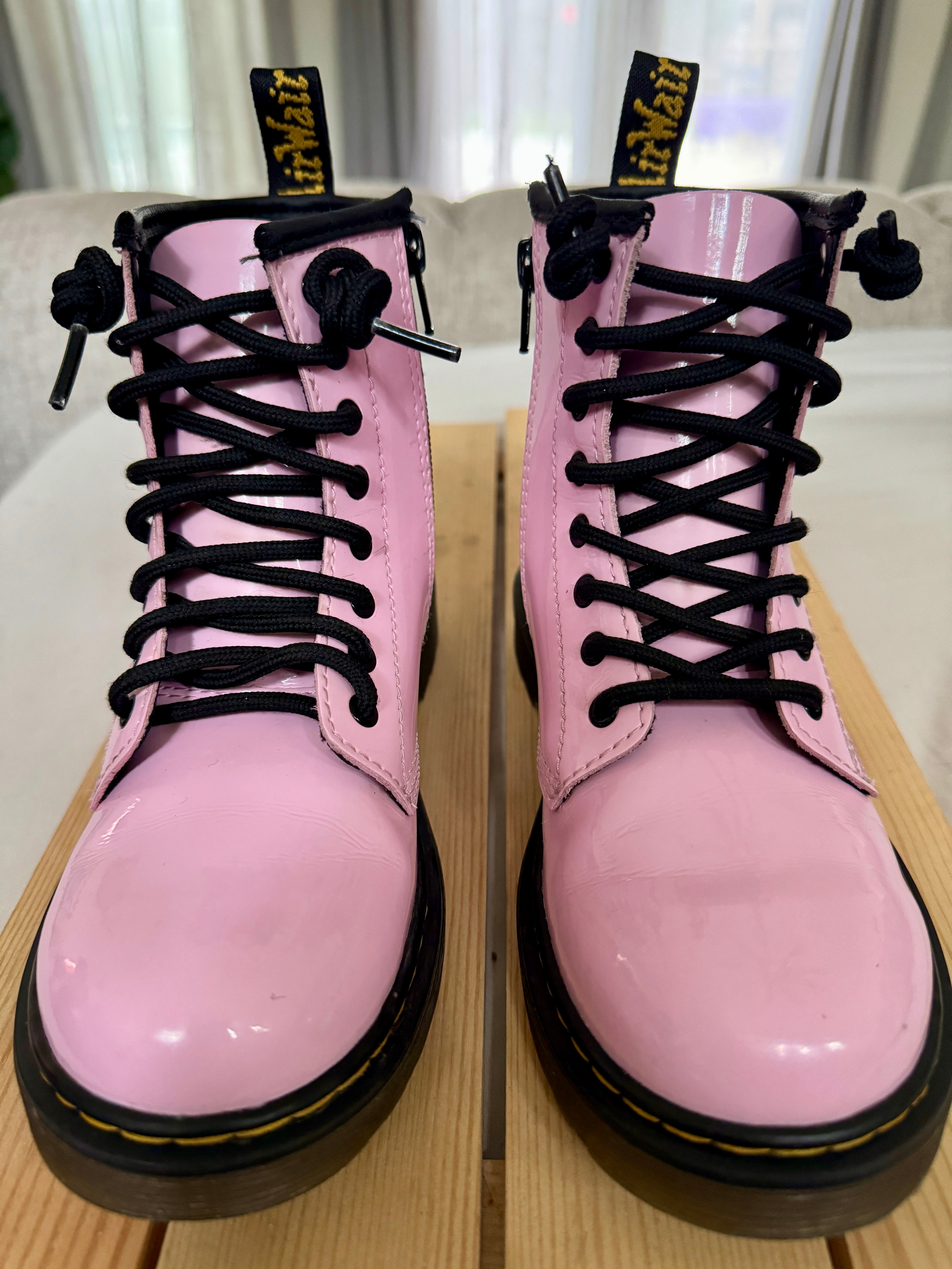 Pre Owned Dr Martens Girls DOC MARTENS Air Wair Sole Bouncing PINK Pat Some of My Favorite Things