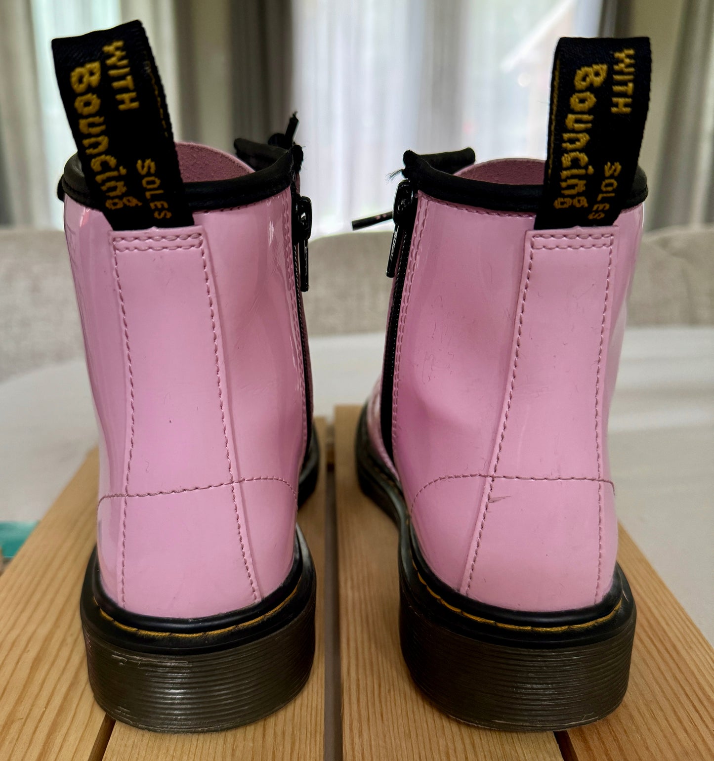 Pre Owned Dr Martens Girls DOC MARTENS Air Wair Sole Bouncing PINK Patent Leather Boots Size 2 EUC