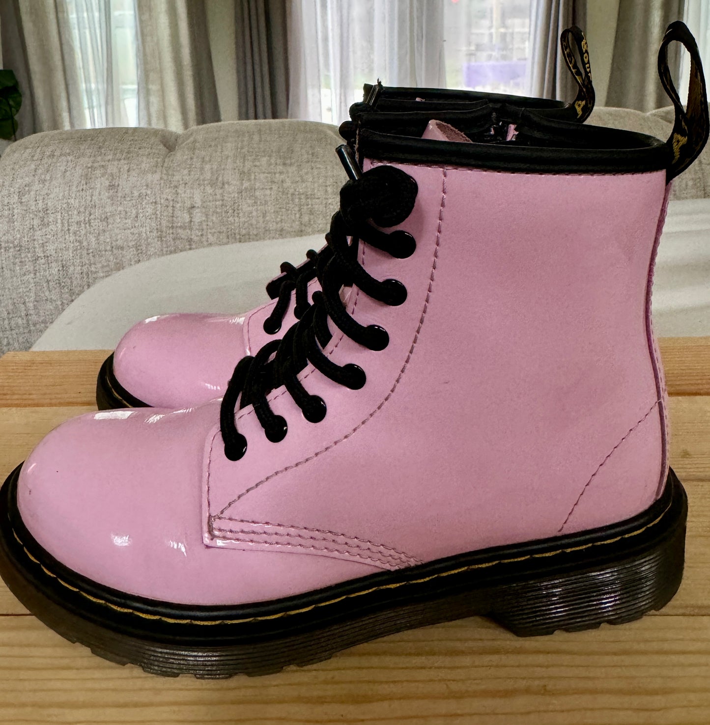 Pre Owned Dr Martens Girls DOC MARTENS Air Wair Sole Bouncing PINK Patent Leather Boots Size 2 EUC