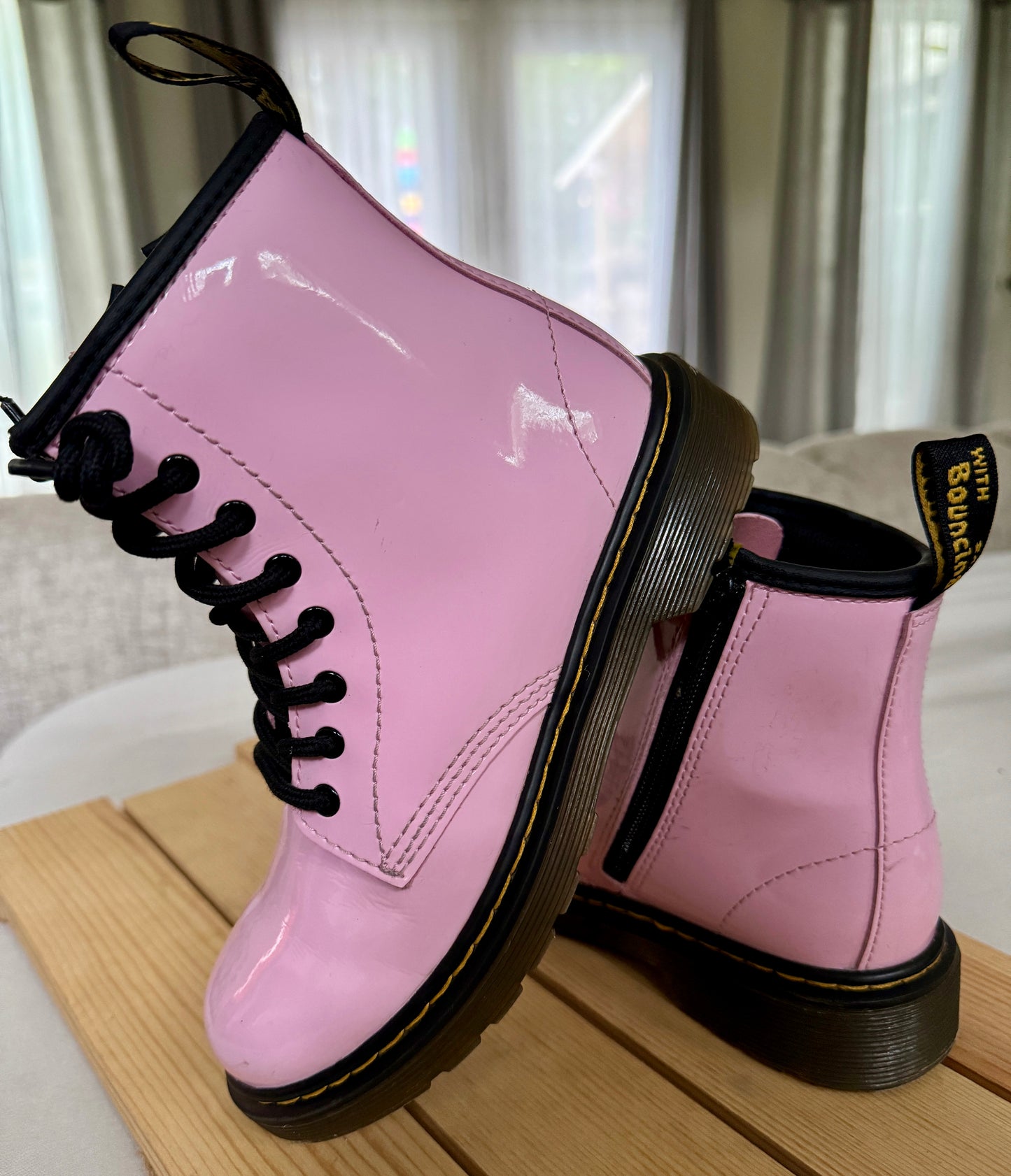 Pre Owned Dr Martens Girls DOC MARTENS Air Wair Sole Bouncing PINK Patent Leather Boots Size 2 EUC