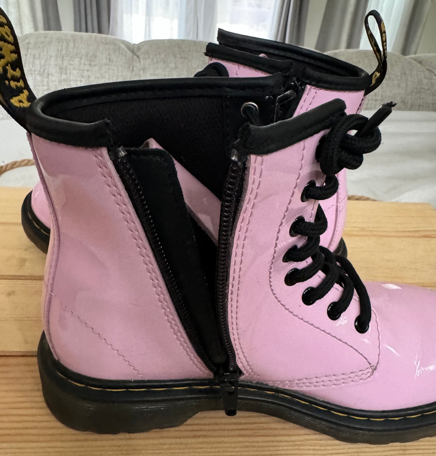 Pre Owned Dr Martens Girls DOC MARTENS Air Wair Sole Bouncing PINK Patent Leather Boots Size 2 EUC