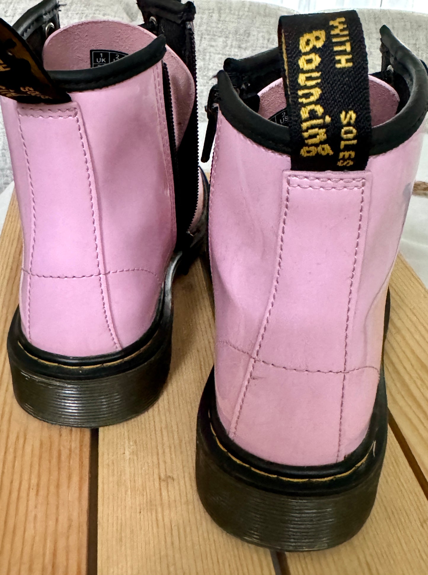 Pre Owned Dr Martens Girls DOC MARTENS Air Wair Sole Bouncing PINK Patent Leather Boots Size 2 EUC