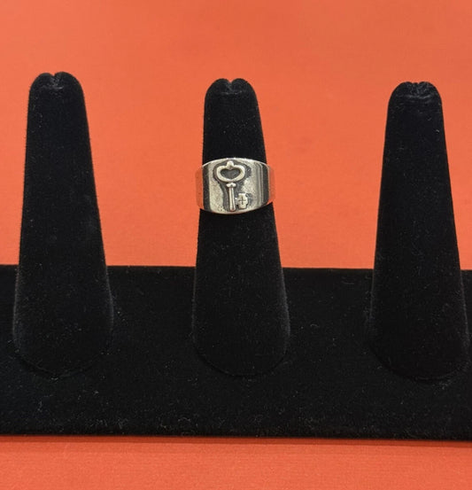 Pre-Owned James Avery Retired Sterling Silver Key to My Heart Band Ring Size 6