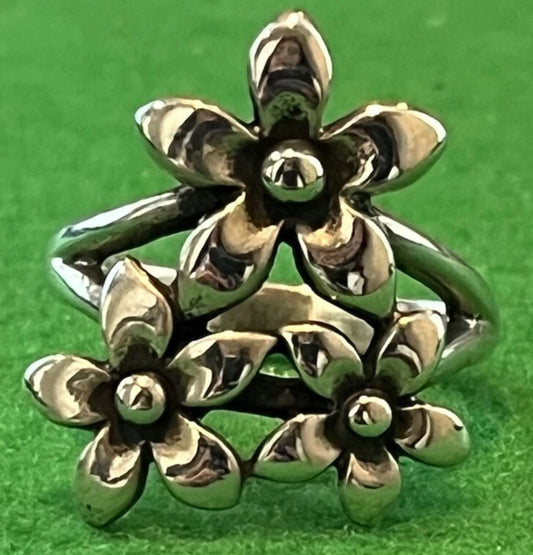Pre-Owned James Avery Retired Silver Triple Daisy Flower Bouquet Ring Size 8.5