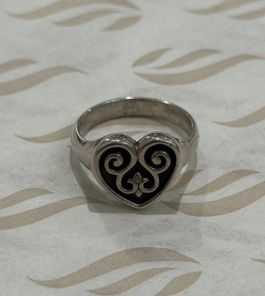 Pre-Owned James Avery Retired Sterling Silver Heart Scroll Ring Size 10