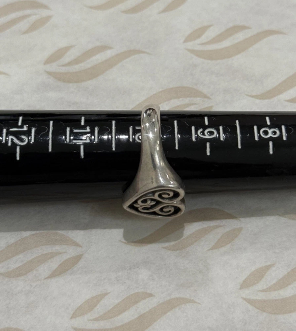 Pre-Owned James Avery Retired Sterling Silver Heart Scroll Ring Size 10