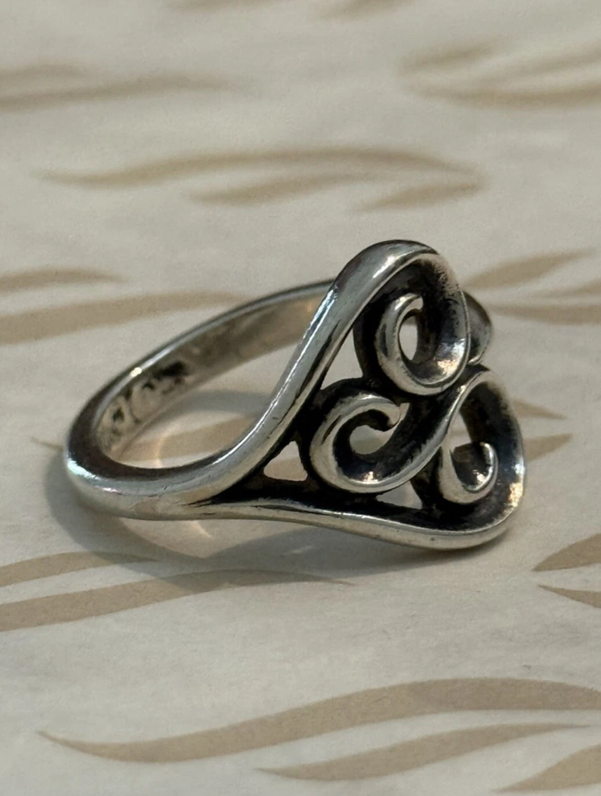 Pre-Owned James Avery Retired Sterling Silver Scroll Heart Ring Size 8