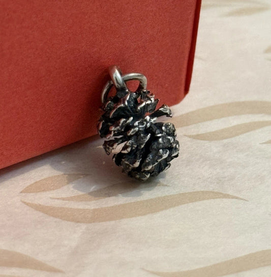 Pre-Owned James Avery Retired Sterling Silver Pine Cone Charm