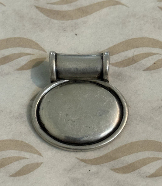 Pre-Owned James Avery Retired Sterling Silver  Large Heavy Oval Engravable Pendant