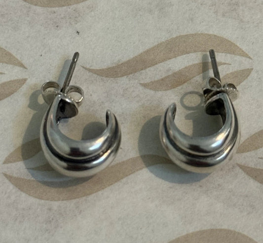 Pre-Owned James Avery Retired Sterling Silver Trio Layer Huggie Hoop Earrings