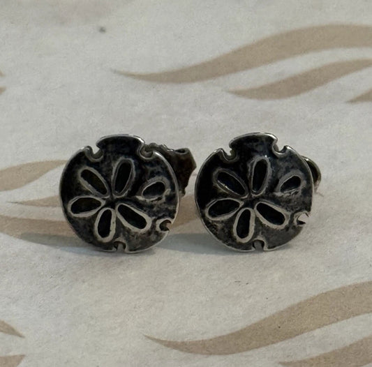 Pre-Owned James Avery Retired Sterling Silver Sand Dollar Stud Earrings