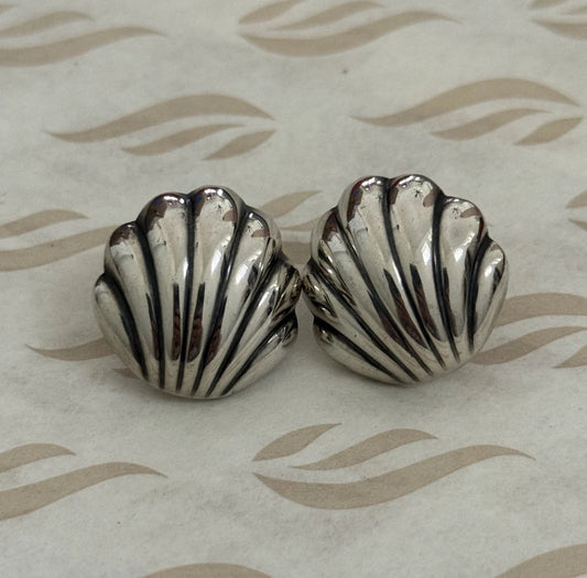 Pre-Owned James Avery Retired Sterling Silver Seashell Stud Earrings