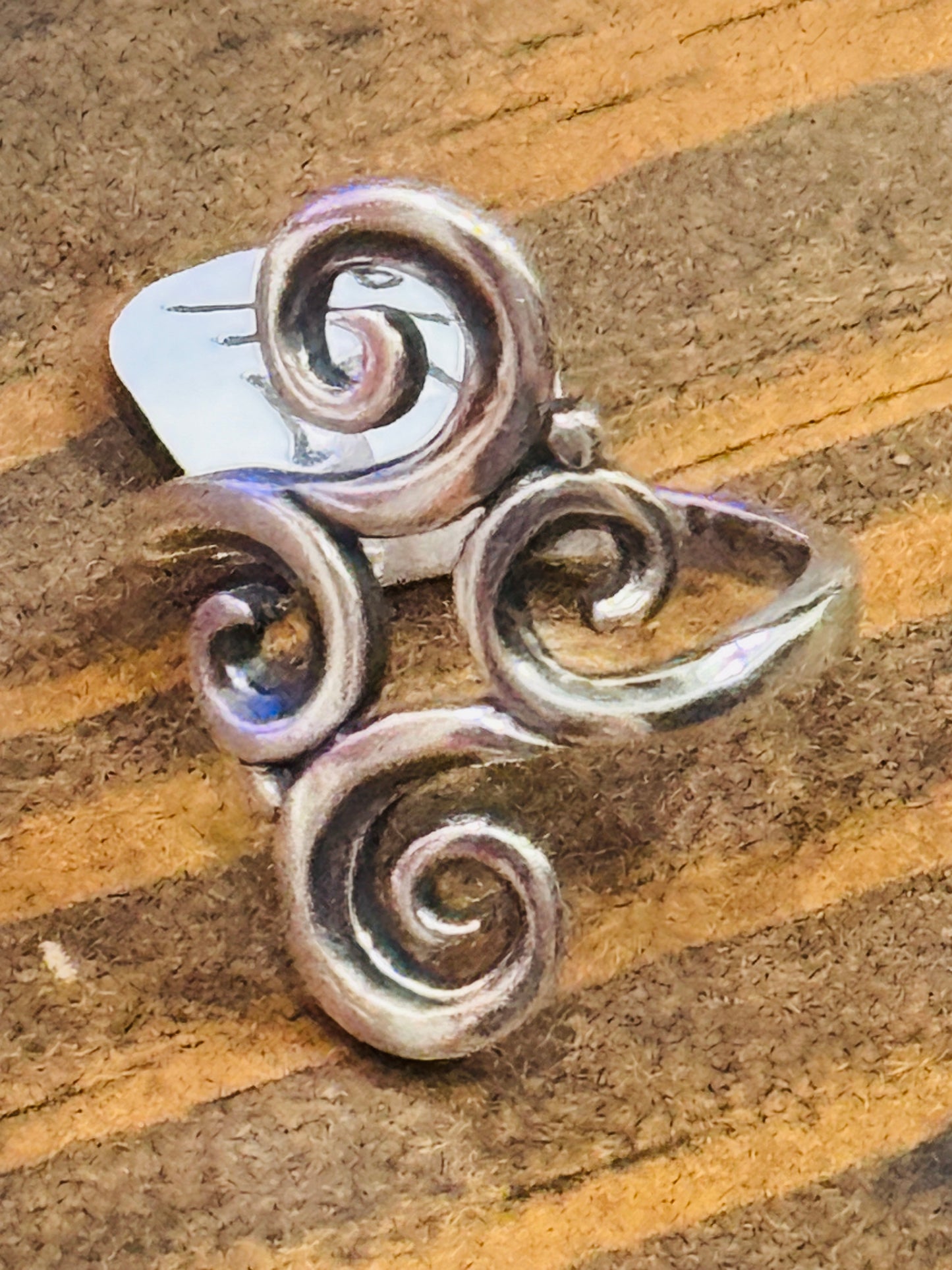 Pre owned RETIRED James Avery Silver Swirl Ring Size 5.25