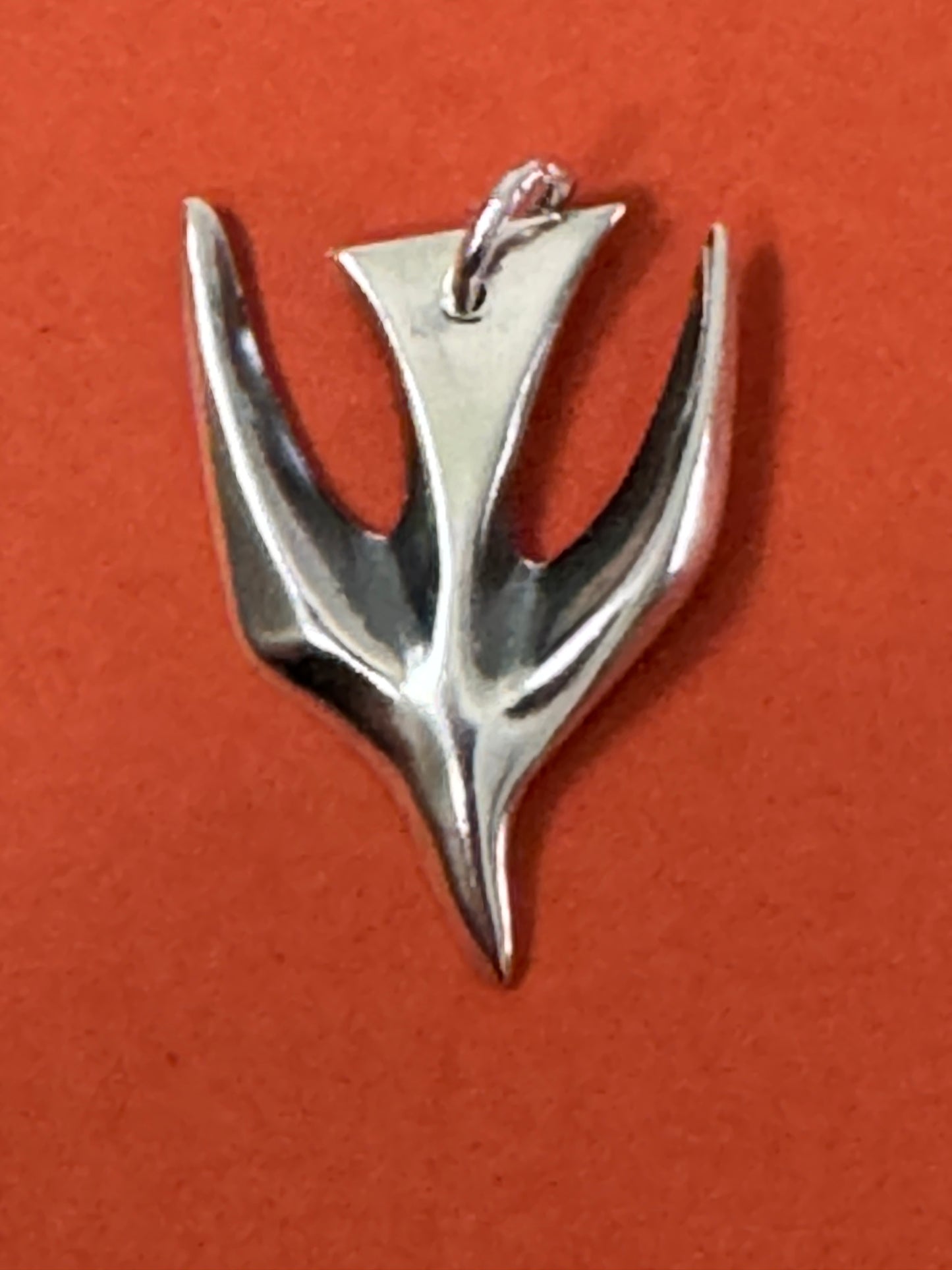 Pre Owned James Avery Retired Silver Descending Dove Pendant