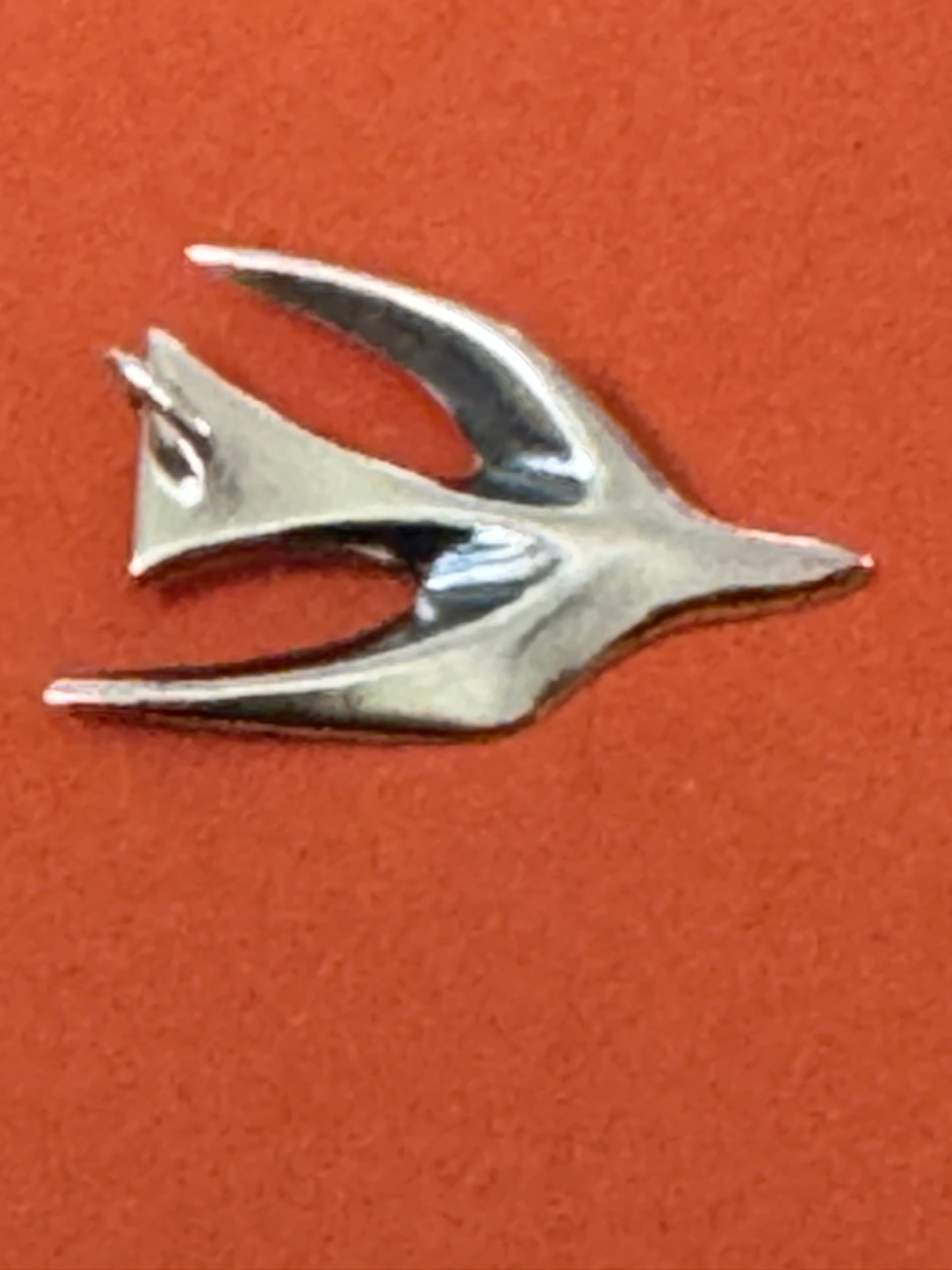 Pre Owned James Avery Retired Silver Descending Dove Pendant