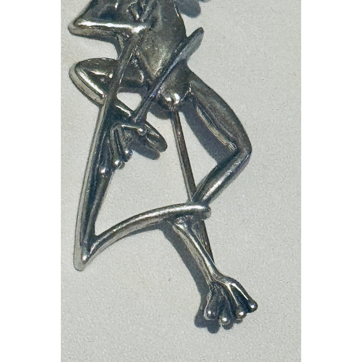 Vintage Sterling Silver Climbing Frog Brooch Pin 5.2g Tree Frog on Reed