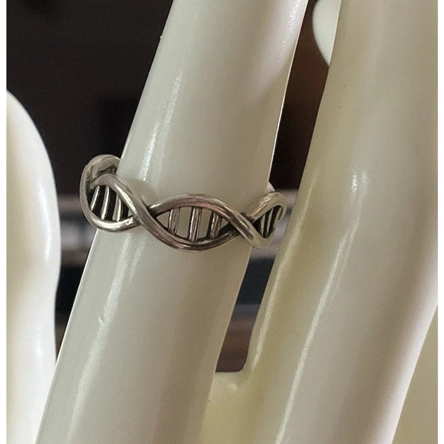 Sterling Silver DNA Ring 925 Double Helix Infinity Twist Band Size 7.5