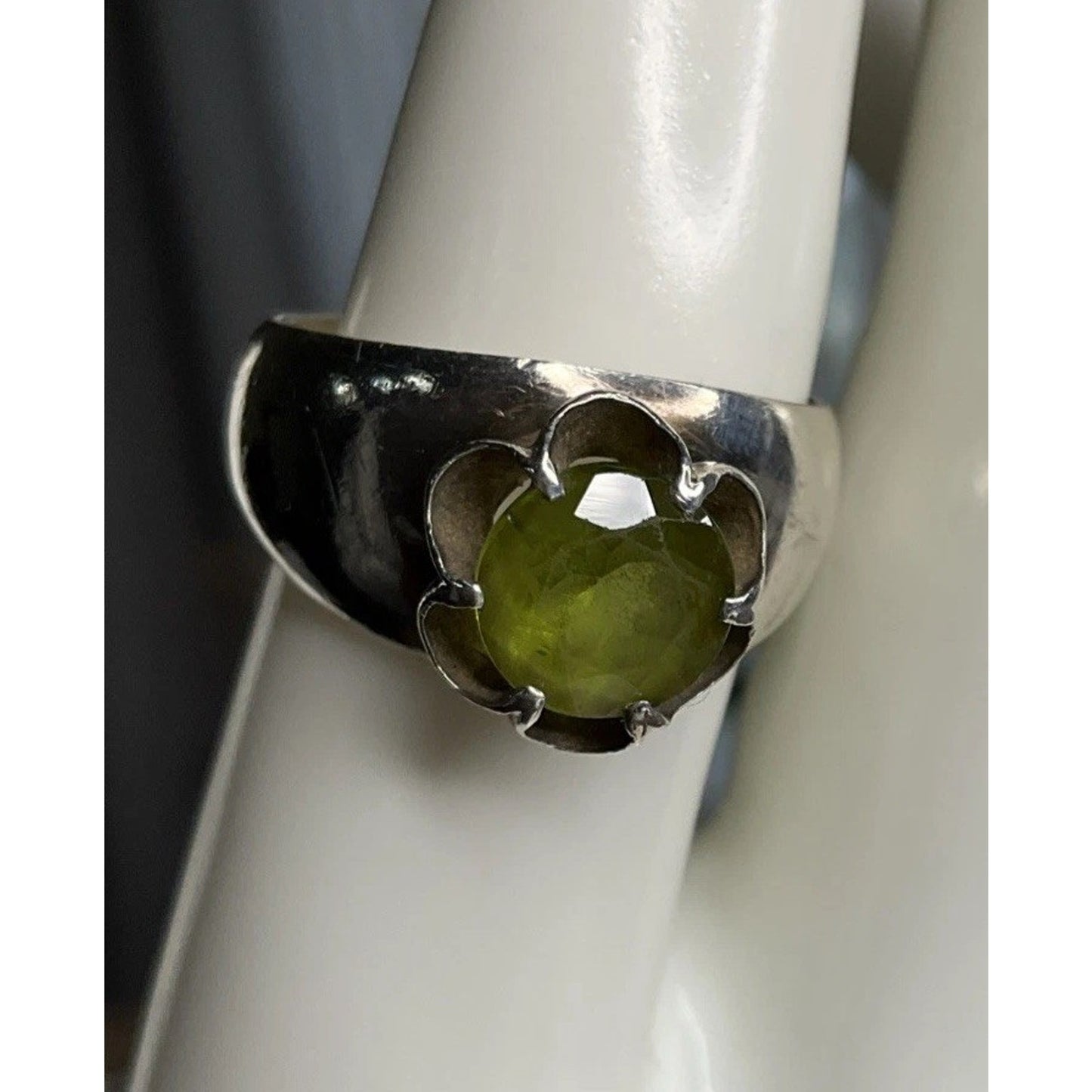 Sterling Silver Green Stone Solitaire Ring Size 8.5 Modernist Statement 925