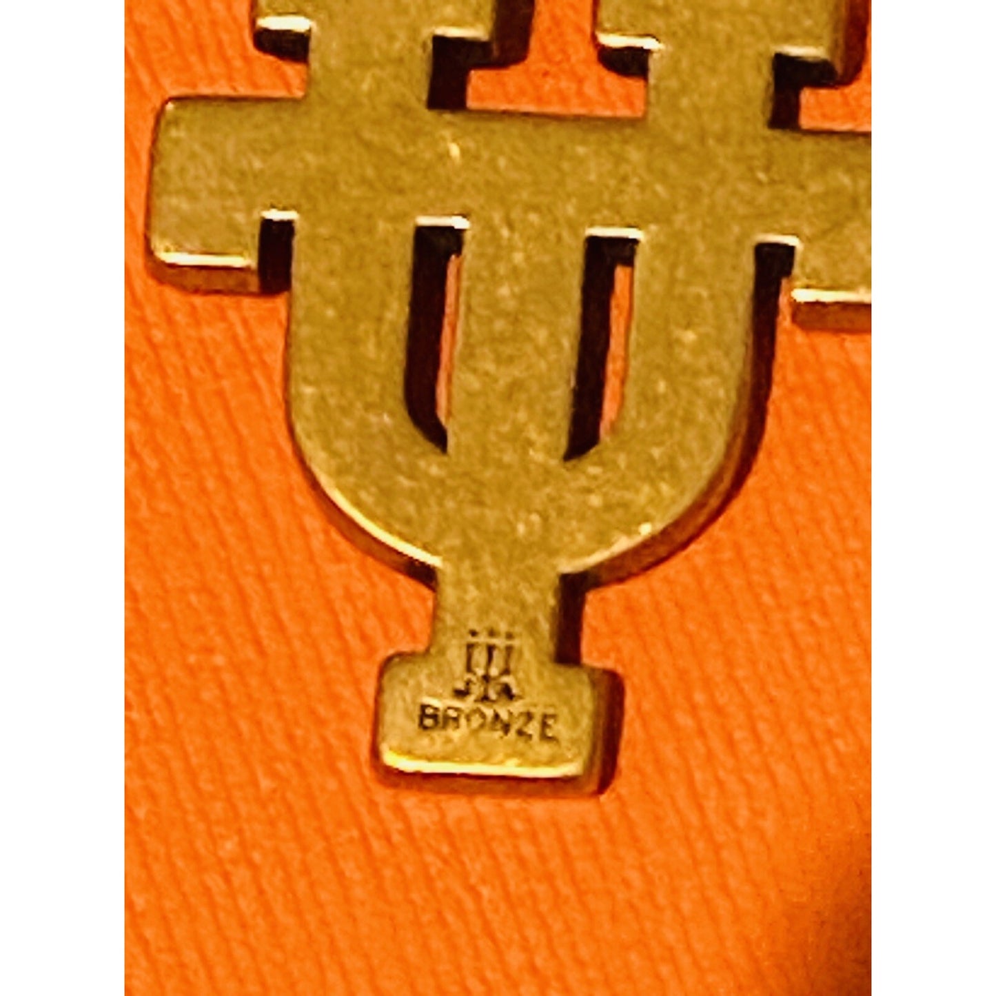 Pre-Owned James Avery Retired Brass UT Longhorns Key Ring Holder