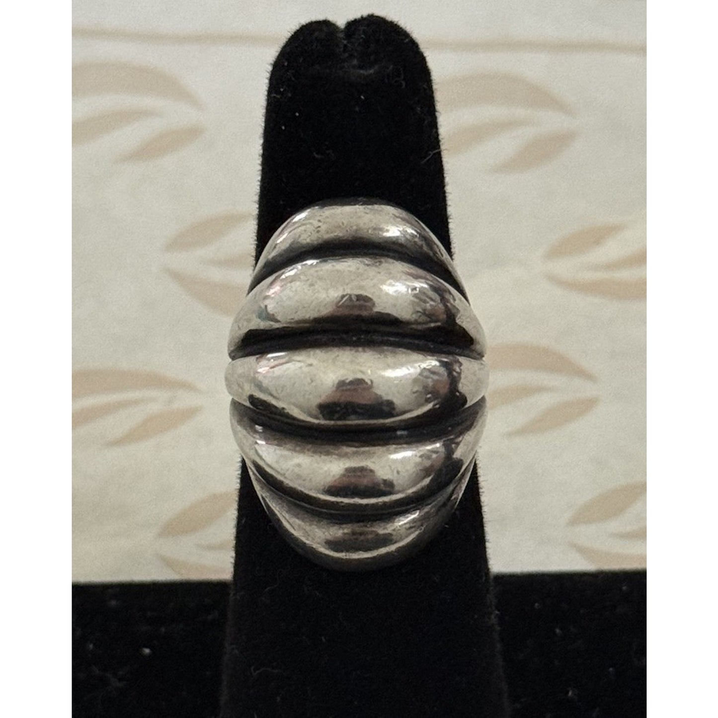 Pre owned James Avery Vintage Retired Sterling Silver Scalloped Dome Ring Size 6.5