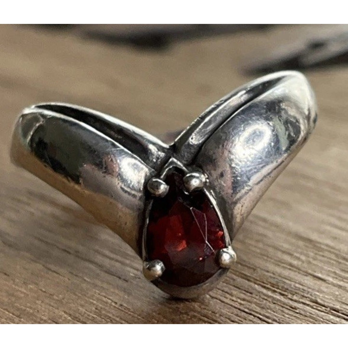 Retired James Avery Apogean Sterling Silver Red Garnet Teardrop Ring Size 5.5