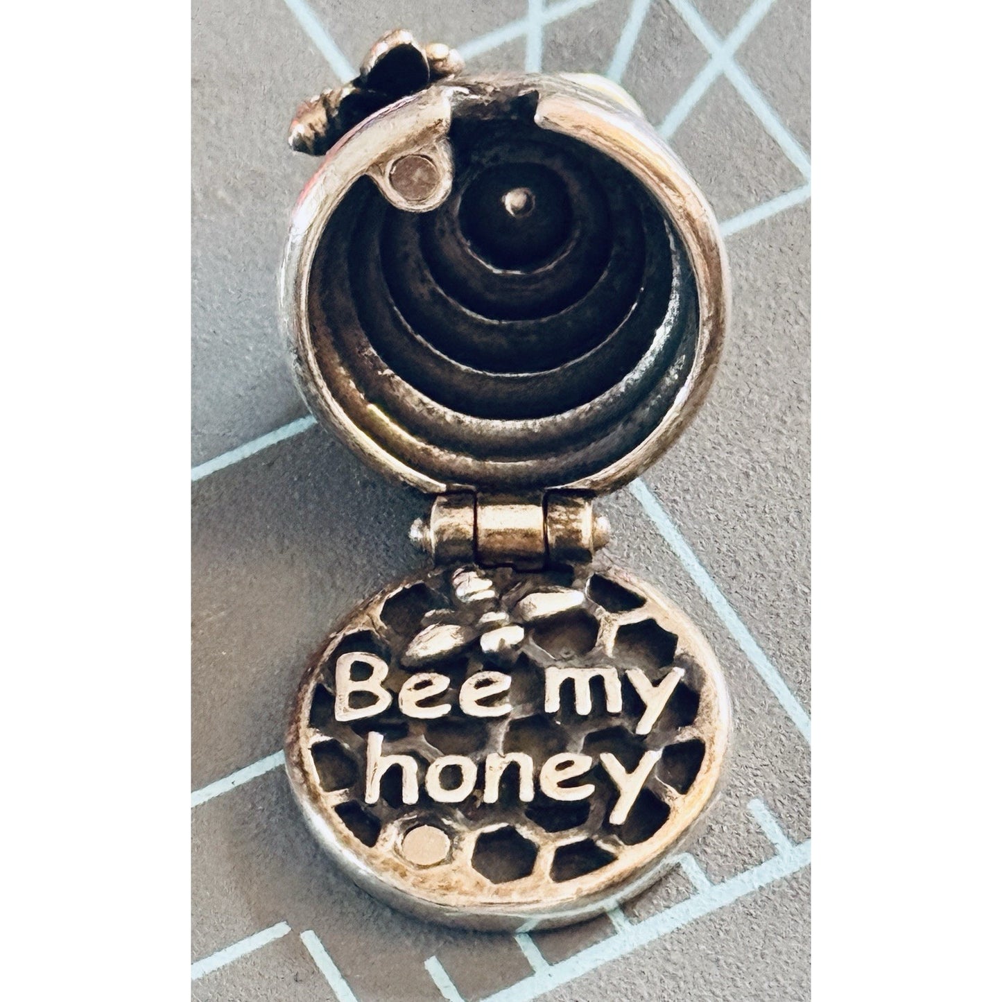 Pre owned James Avery Retired Silver 🐝 BEE MY HONEY Charm Or Pendant Valentine’s Day ❤️