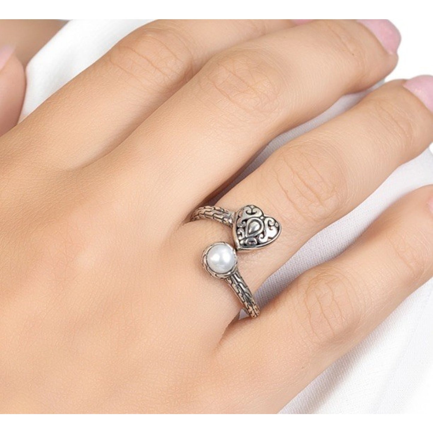 Vintage Main And Sterling Silver 925 Filigree Heart and Pearl Bypass Ring Sz 7