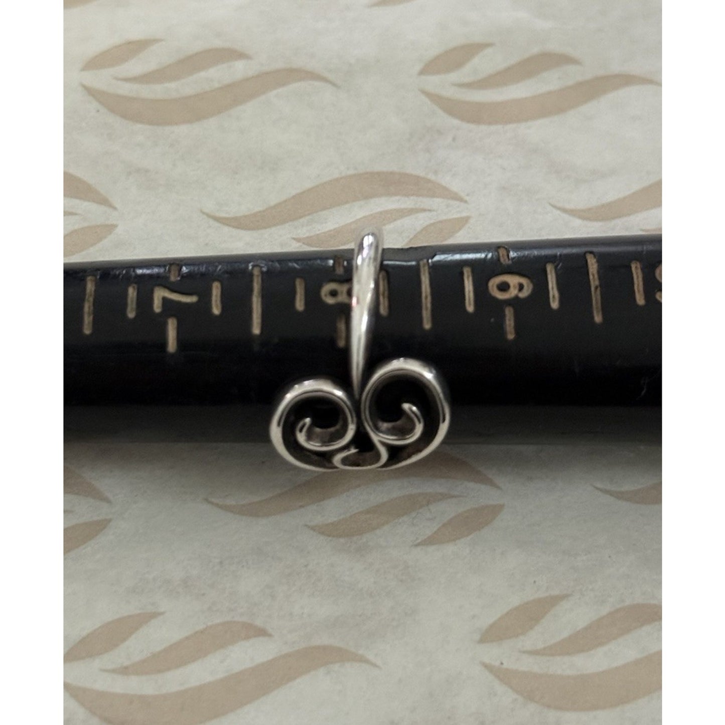 Pre owned James Avery Retired Sterling Silver Swirl Heart Ring Size 8