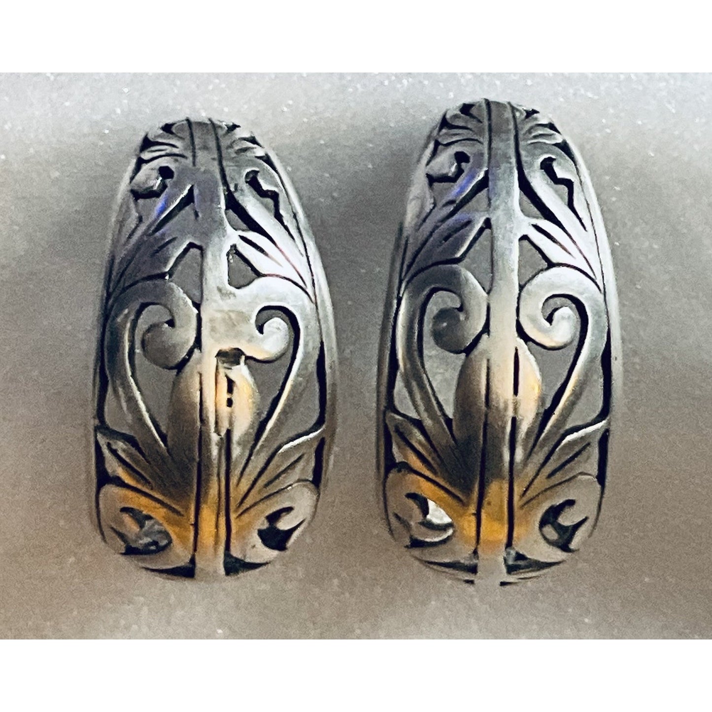 Vintage Sterling Silver Carved Scroll Hoop Earrings 1” Wide Oxidized 8g