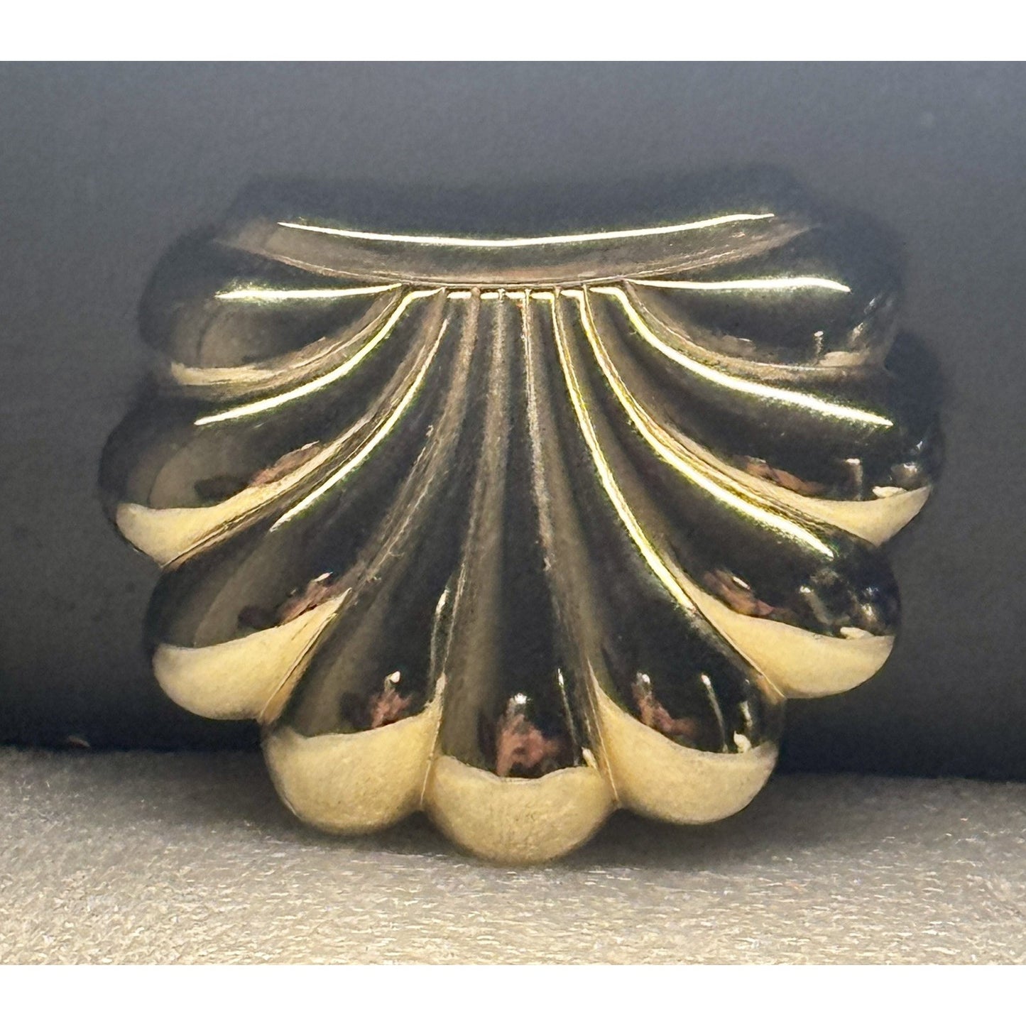 Vintage Gold Tone Fan Shell Brooch Pin Mid Century Modern Unsigned 1.5”