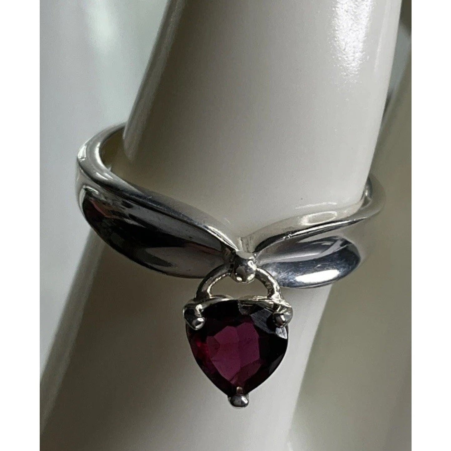Vintage Avon Sterling Silver Garnet Red Heart Gemstone Dangle Ring Size 8.5