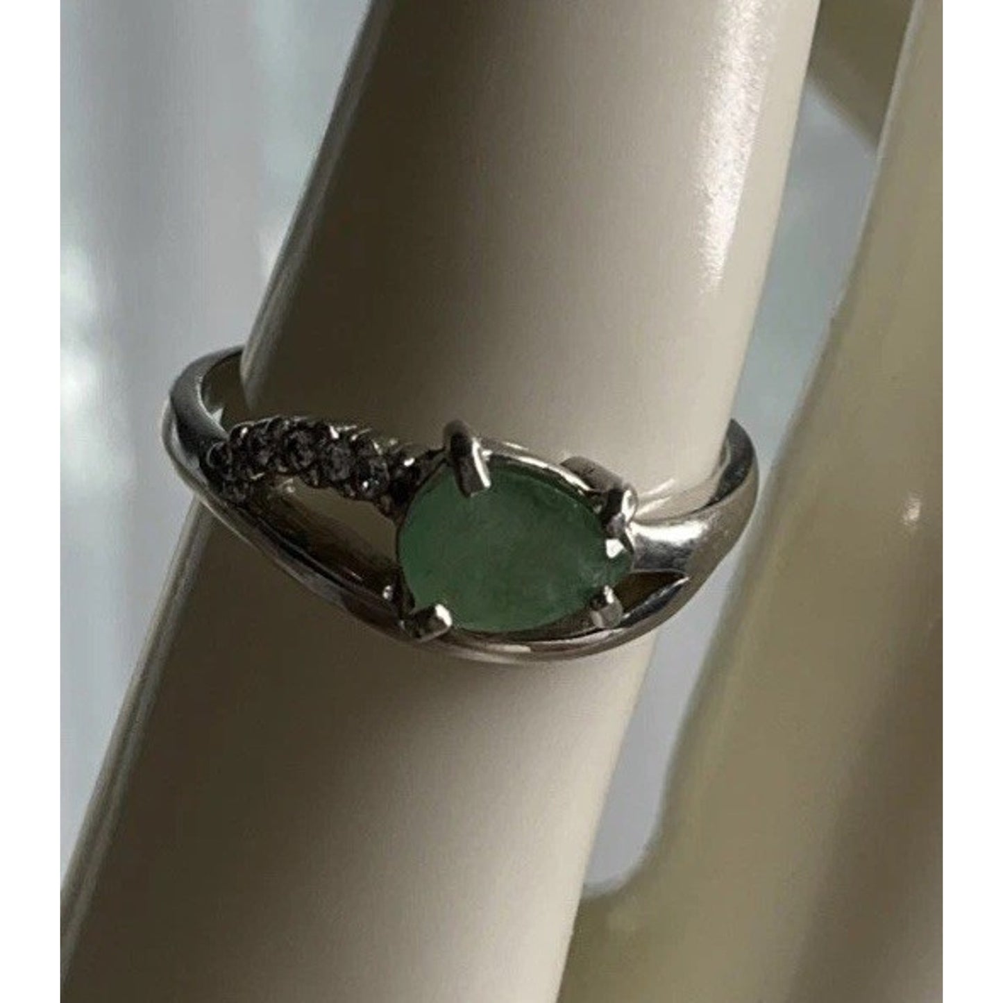 925 Sterling Silver Green Stone Ring Size 8 Oval Cabochon CZ Accent Ring
