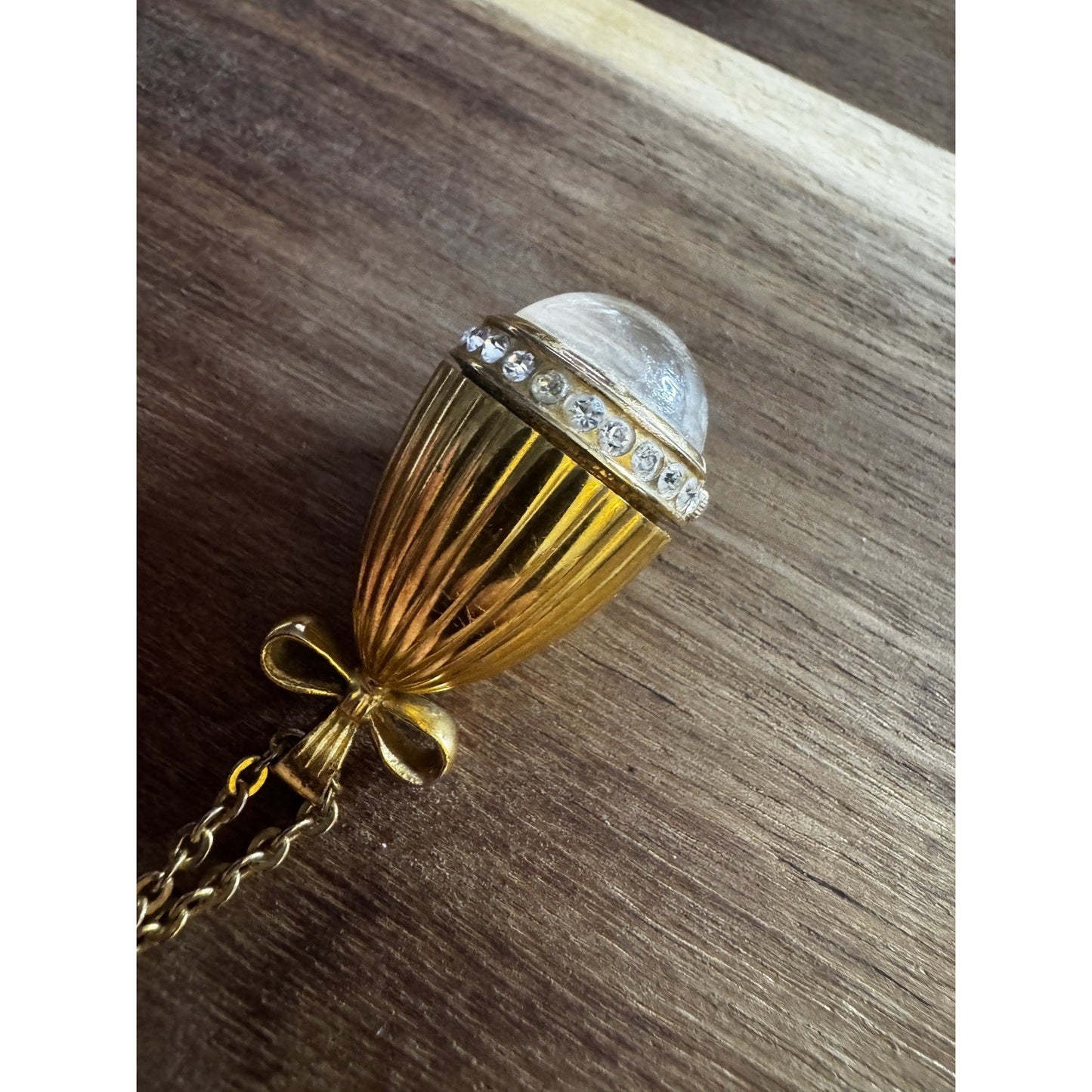 Vintage Joan Rivers Classics Quartz Bow Egg Watch Pendant On Gold Tone 30” Chain
