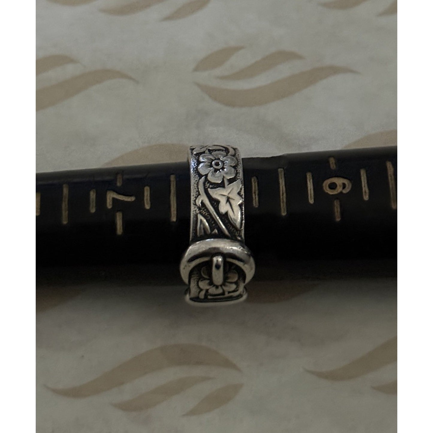 Pre owned James Avery Retired Sterling Silver Floral Belt Buckle Ring Size 8