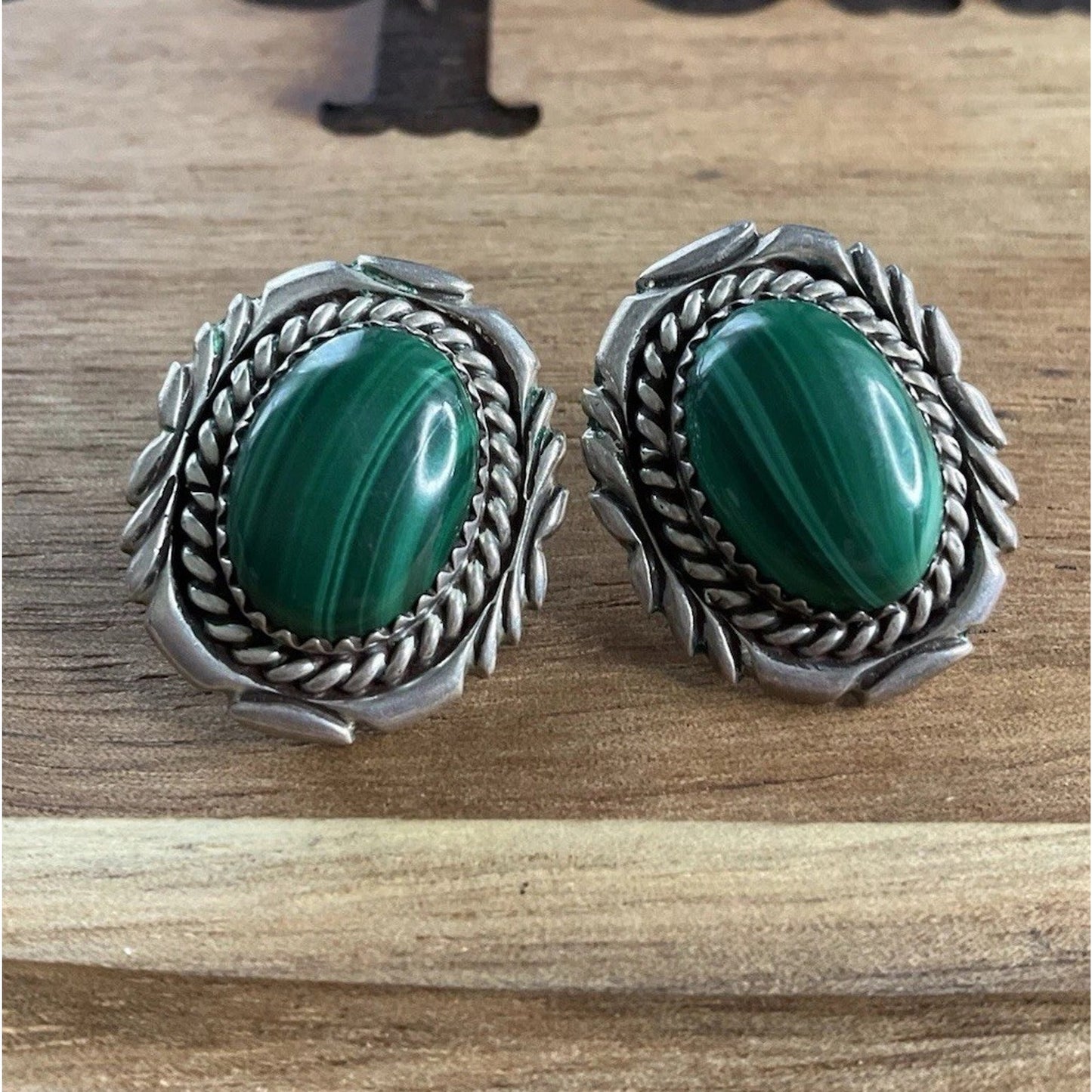 Vintage Sterling Silver Malachite Earrings Southwestern Rope Leaf Design 8.9gr