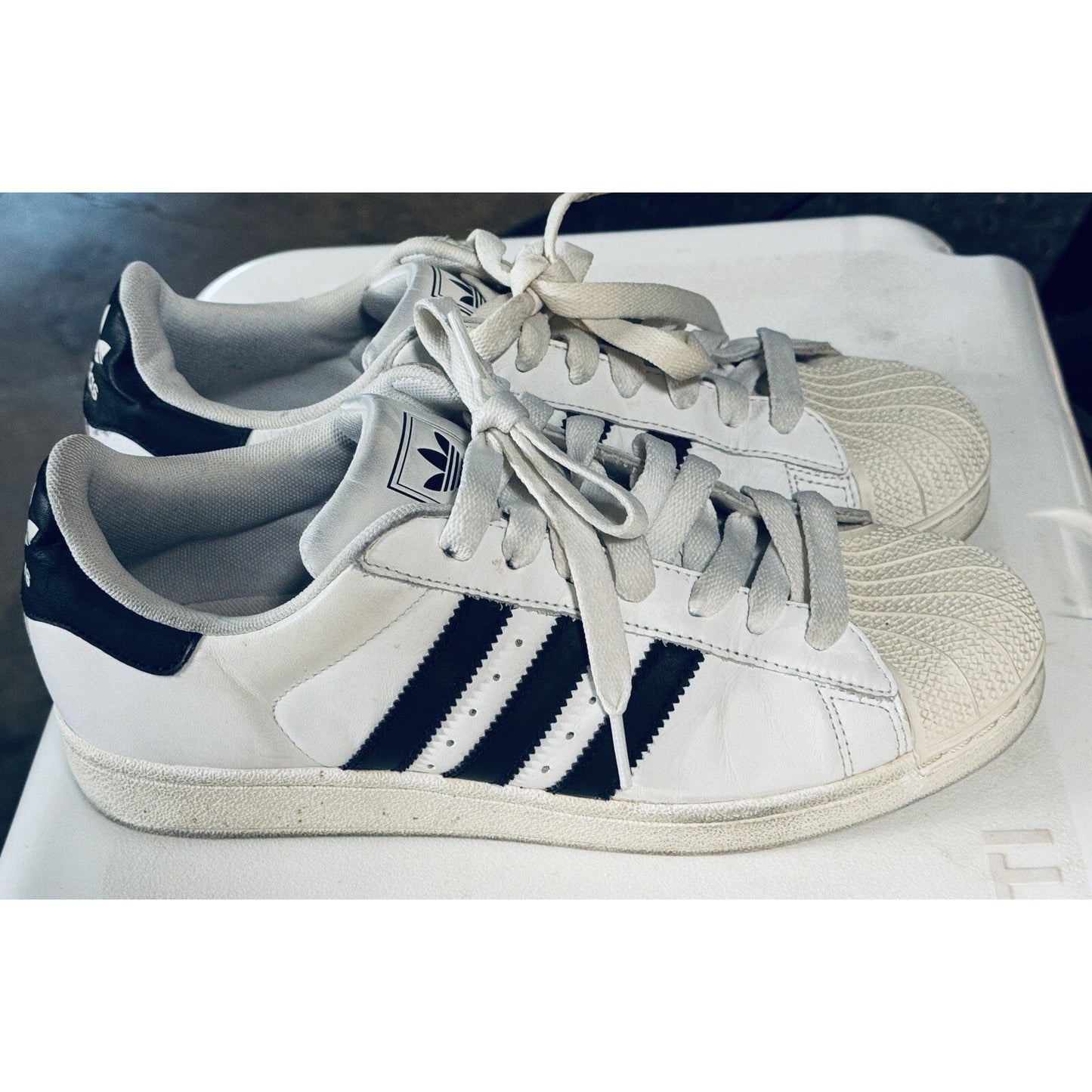 Mens Boys Adidas 3 Black Stripes Running Tennis Shoes Size 7.5 Pre-Owned