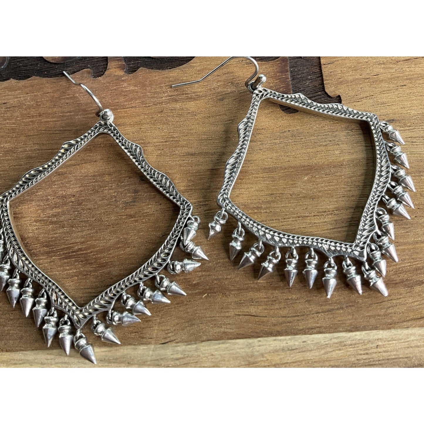 Retired Kendra Scott Geometric Silver Tone Dangle Lacy Fringe Earrings