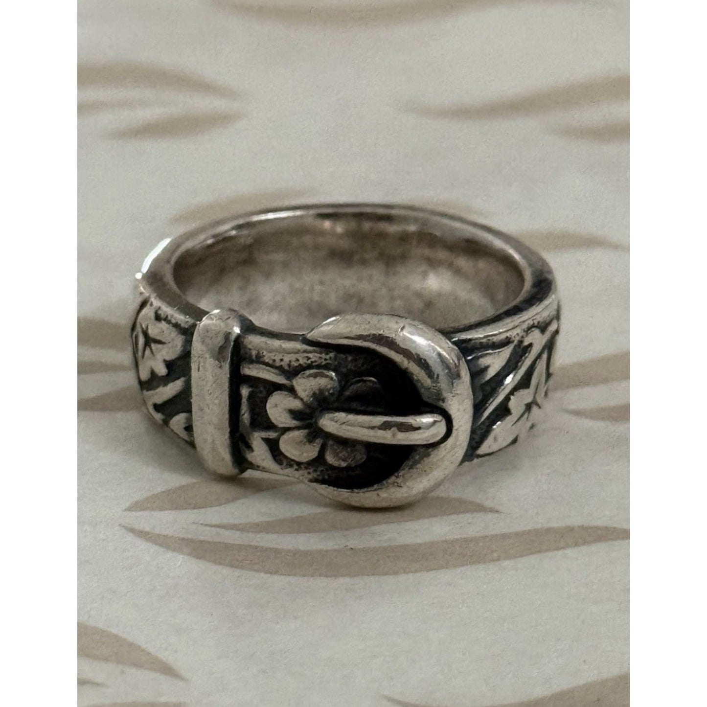 Pre owned James Avery Retired Sterling Silver Floral Belt Buckle Ring Size 8