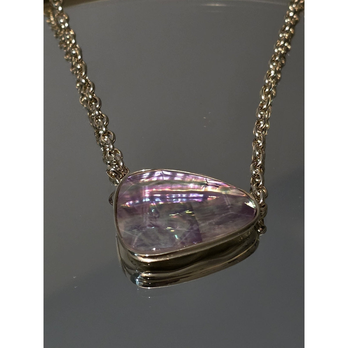 Retired KENDRA SCOTT Mckenna Gold Statement Pendant Necklace in Lilac Abalone