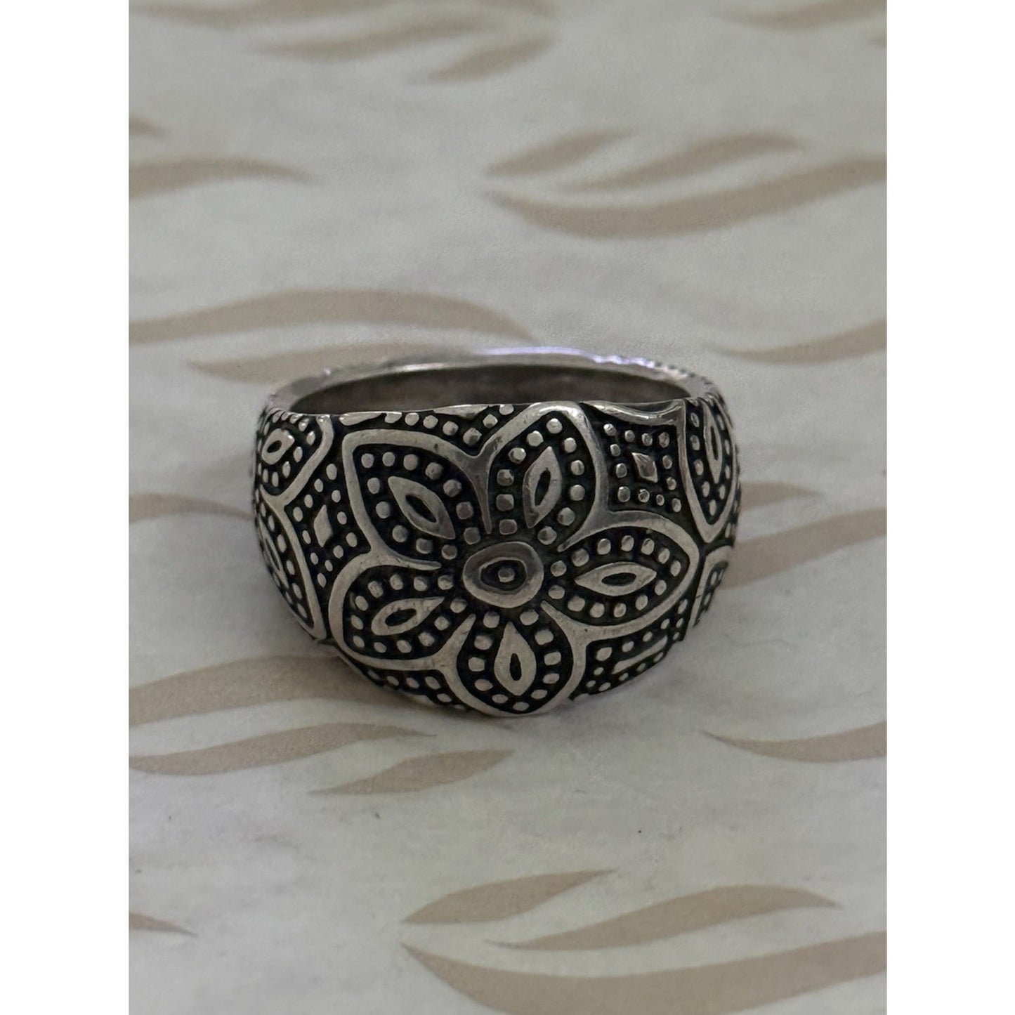 Pre owned James Avery Retired Sterling Silver Wide Beaded Floral Ring Size 9