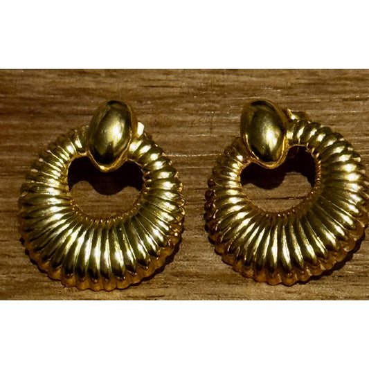 Vintage Simply Whispers RR Gold Tone Ribbed Hoop Door Knocker Pierced Earrings